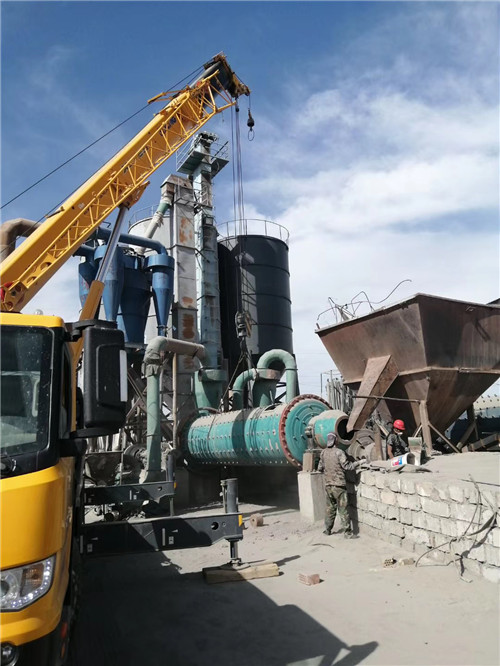 广东设备搬运等各类工程项目中，吊车起着关键作用