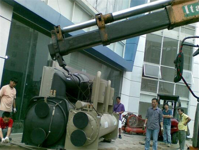 广东随车吊和汽车吊的核心区别是什么？哪种更省钱？